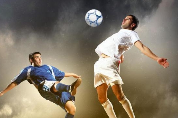 為什么足球球員的薪資都很高？