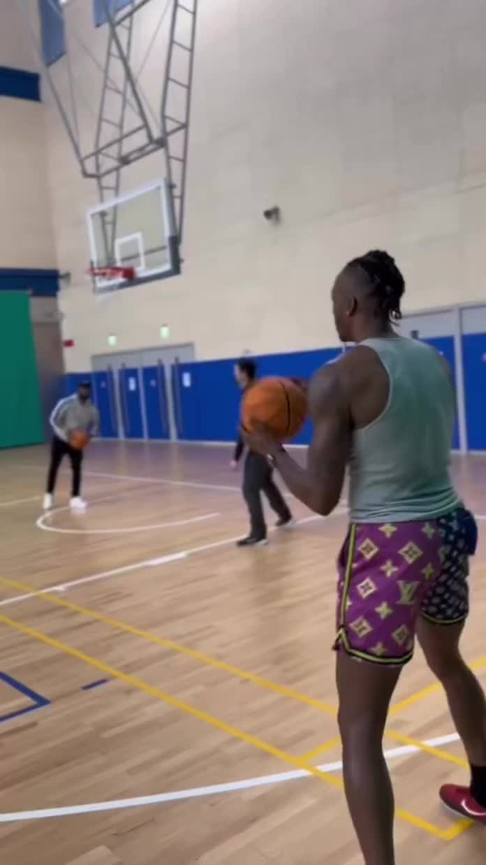 明天要復(fù)出！霍華德ins曬訓(xùn)練視頻：超人就要回歸賽場(chǎng)?。ɑ羧A德的ins賬號(hào)）