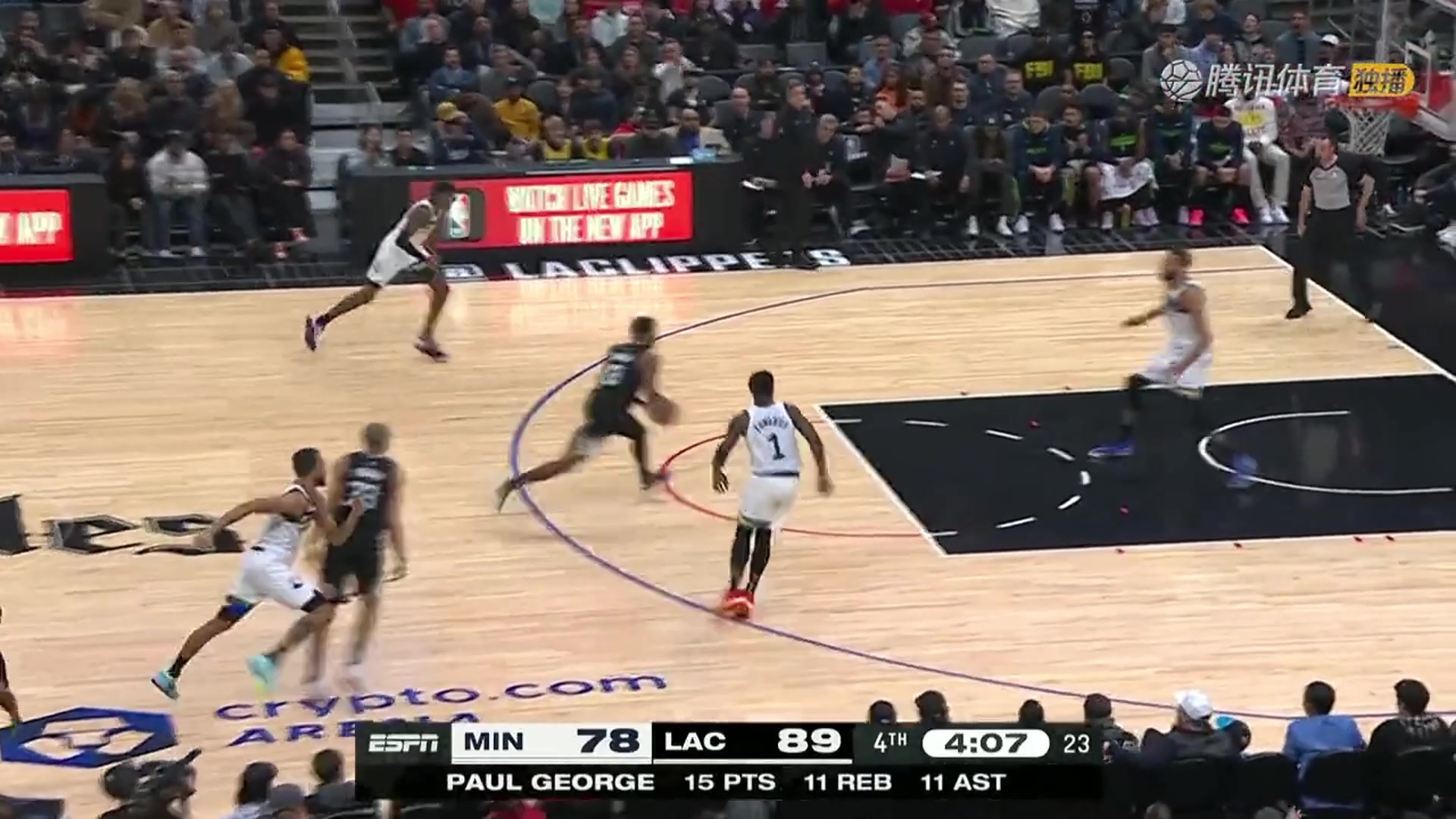 這就是億元先生的傳球水準(zhǔn)？戈貝爾發(fā)球直接相當(dāng)于送給對(duì)手了?。ǜ曦悹柺亚颍? title=